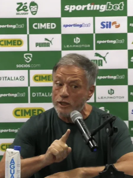Anderson Barros, diretor de futebol do Palmeiras, reclamou de gol anulado no jogo contra o Remo